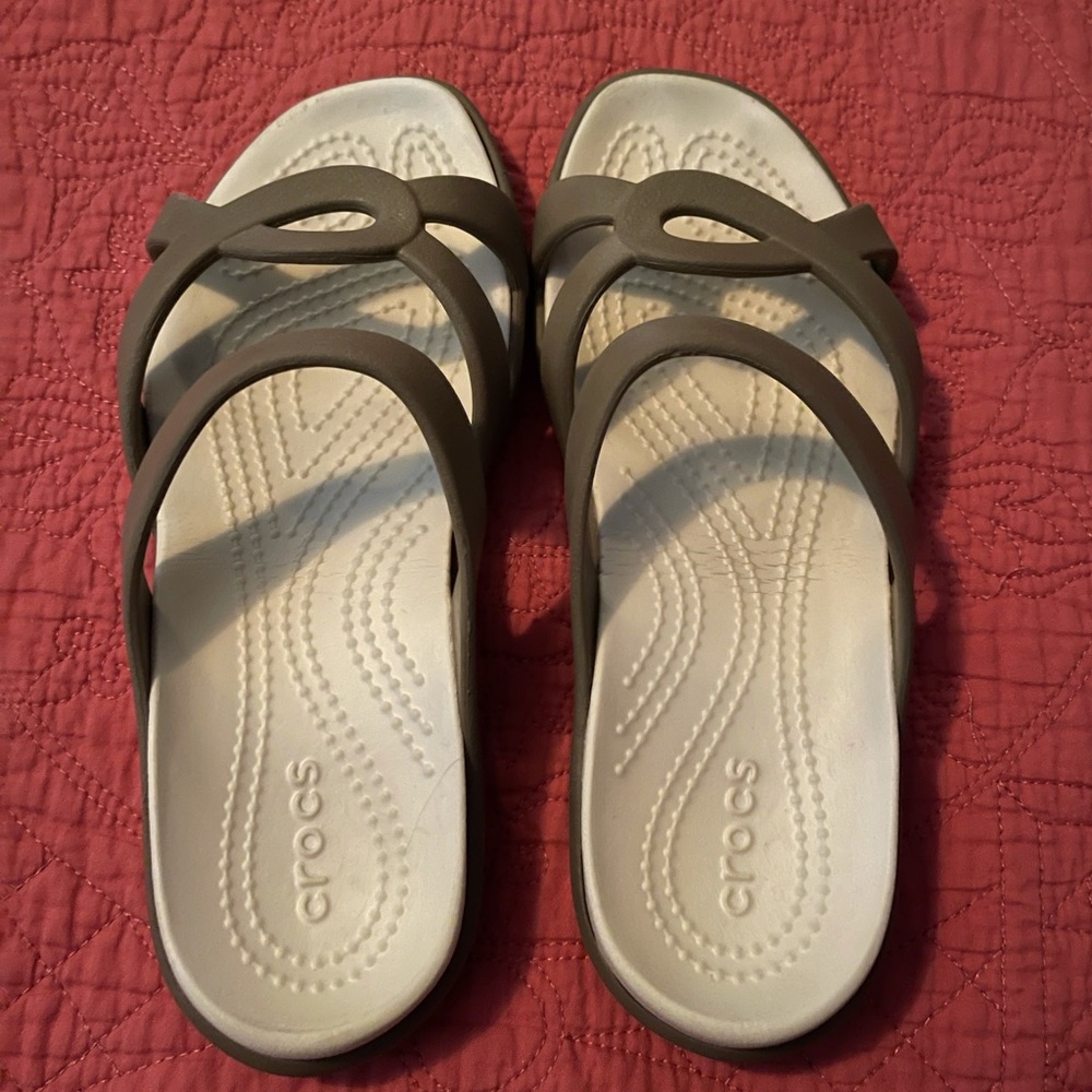 Crocs Women’s Pewter size 6 Sandals